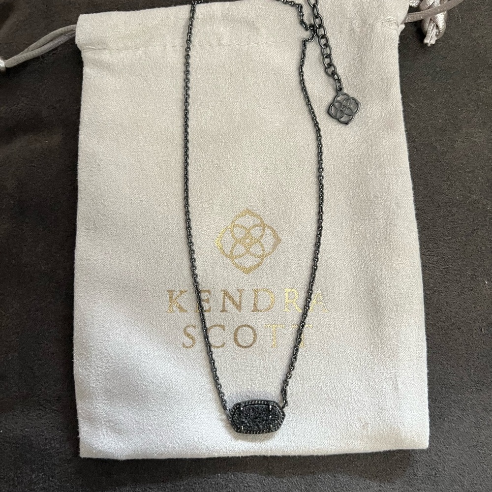 Kendra Scott necklace